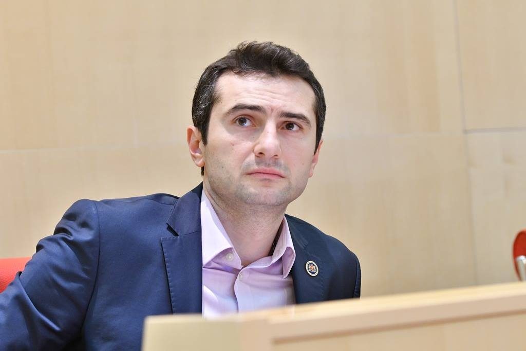 კახა კუჭავა ოპოზიციური ფრაქციების წარმომადგენლებს ხვდება