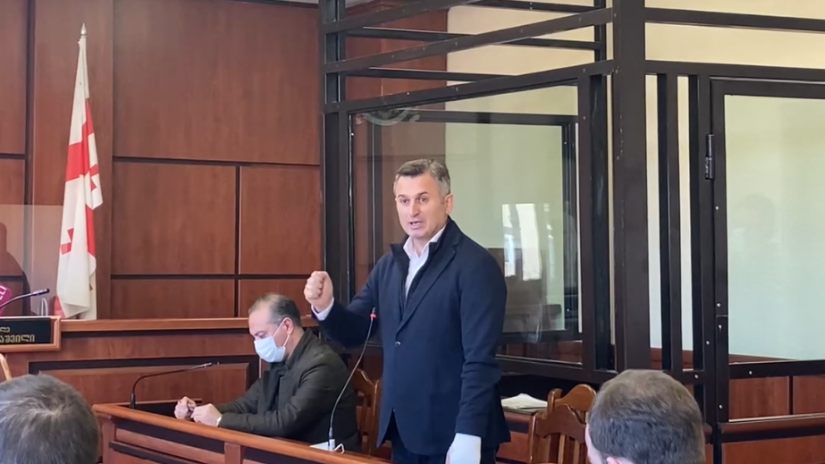 თავისუფლებას მიშას! ჩვენ გავდივართ ამ დარბაზიდან-დავით კირკიტაძემ სასამართლო სხდომა დატოვა