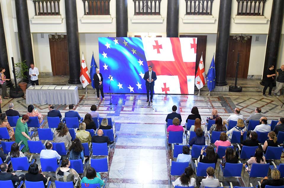 შალვა პაპუაშვილმა ევროკავშირის კანდიდატის სტატუსის თვითშეფასების კითხვარის შევსების პროცესში ჩართული