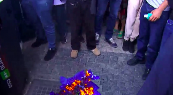ძალადობრივმა ჯგუფებმა ევროკავშირის დროშა დახიეს და დაწვეს