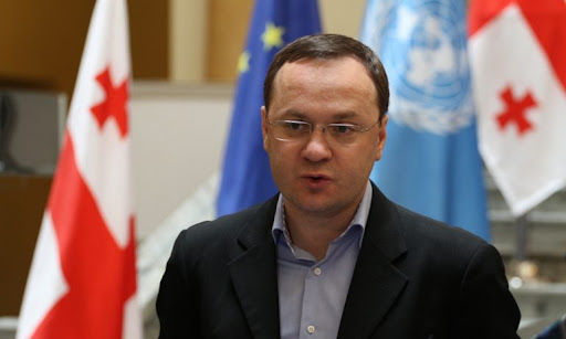 მოვუწოდებ კოლეგებს, გაბუტვებს, კუთხეში დადგომას, ტუჩების აბზუებას თავი დაანებონ, მობრძანდნენ და ვისა