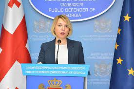 მედიის წარმომადგენლების მიყურადების პრაქტიკას მსუსხავი ეფექტი აქვს ჟურნალისტების მხრიდან გამოხატვის 