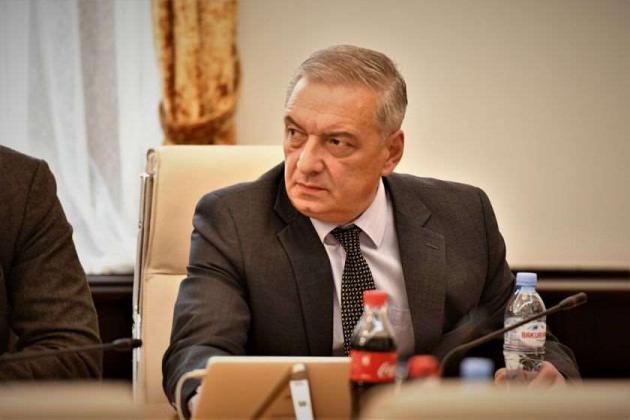 დეპოლარიზაციაზე საუბარი არ შეიძლება შედგეს, რადგან რადიკალურ ოპოზიციას დეპოლარიზაცია სხვანაირად ესმი