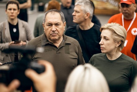 უკრაინის ხელისუფლებამ დონეცკის იმ რაიონებიდან, რომელიც რუსეთს არ აქვს დაკავებული, სავალდებულო ევაკუა