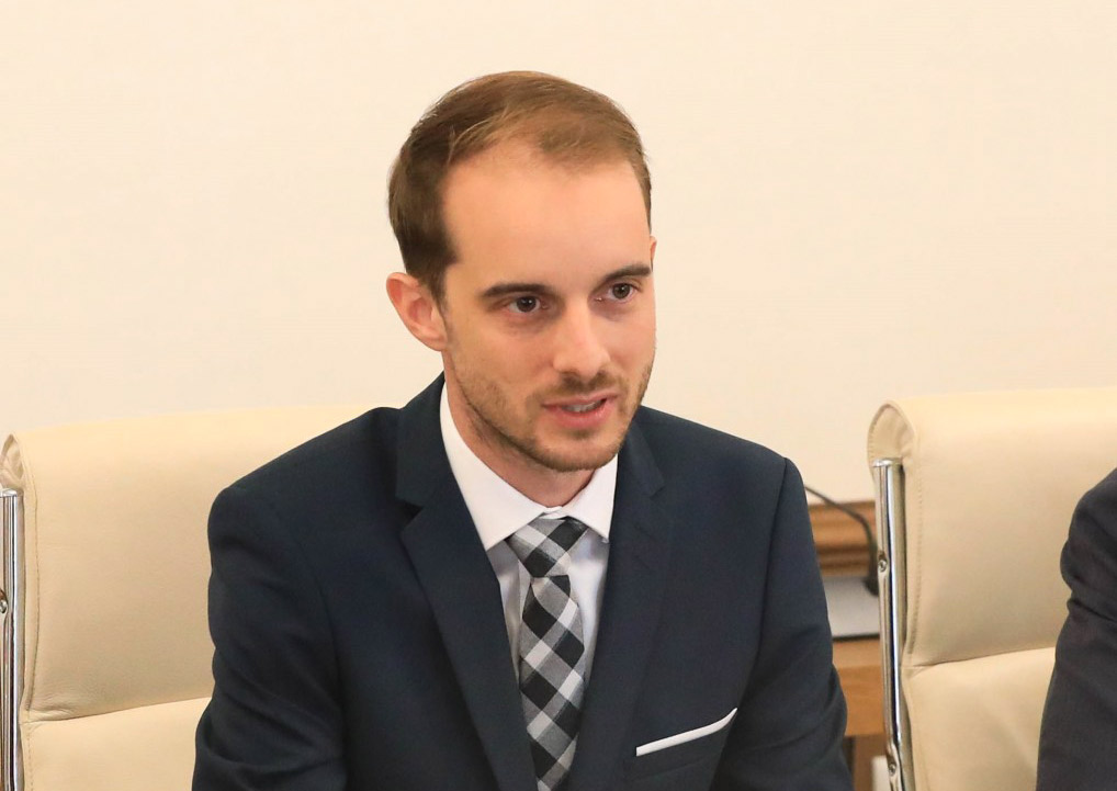 ევროკავშირის ელჩის მოვალეობის შემსრულებელი - ჩვენ მოვუწოდებთ ინკლუზიურობისკენ პარლამენტში მუშაობისას