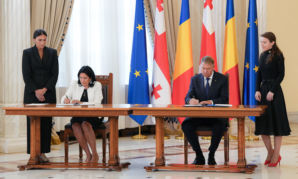 საქართველოს და რუმინეთის პრეზიდენტებმა სტარატეგიული თანამშრომლობის ჩამოყალიბების შესახებ დეკლარაციას