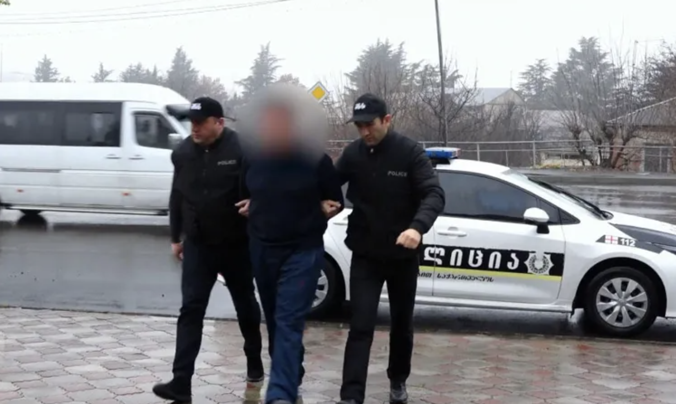 თბილისსა და რეგიონებში უკანონო ცეცხლსასროლი იარაღები და საბრძოლო მასალა ამოიღეს - დაკავებულია 6 პირი
