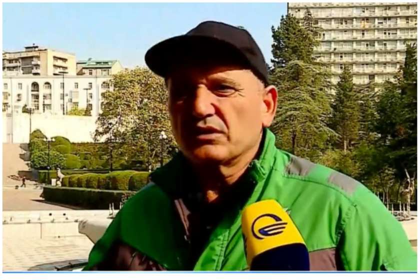 პრეზიდენტმა 13 წლის მარიტა მეფარიშვილი და დევი მეზურნიშვილი მედლით „სამოქალაქო თავდადებისათვის“ დააჯ