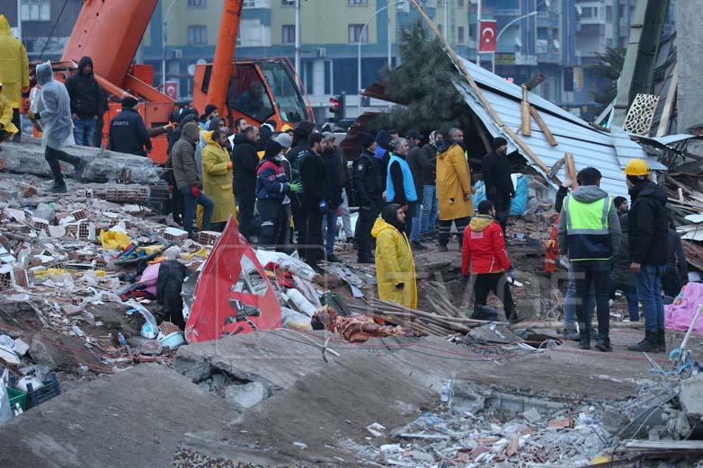 თურქეთსა და სირიაში მიწისძვრის მსხვერპლთა რაოდენობამ 15 000-ს გადააჭარბა