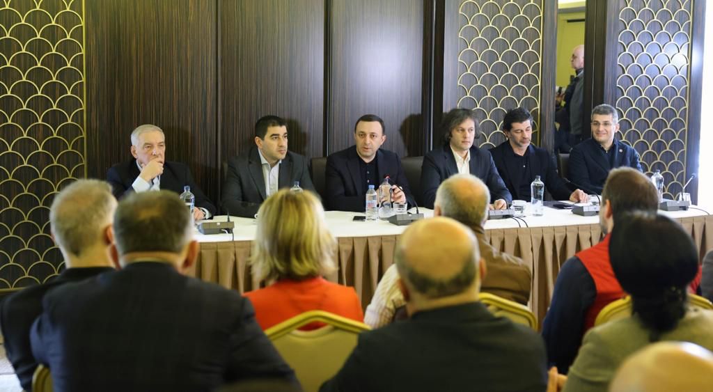 ბორჯომში საპარლამენტო უმრავლესობისა და საქართველოს მთავრობის სამუშაო შეხვედრა გაიმართა