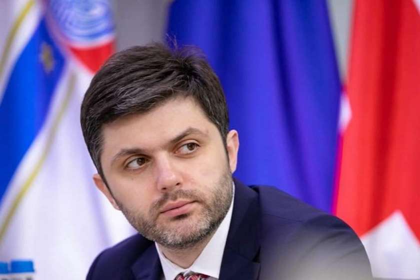 ირაკლი ხმალაძე - ტაქსების რეფორმის მესამე ფაზა ძალაში შევიდა, დღეიდან შეწყვეტილია „ა“ კატეგორიის ნებ