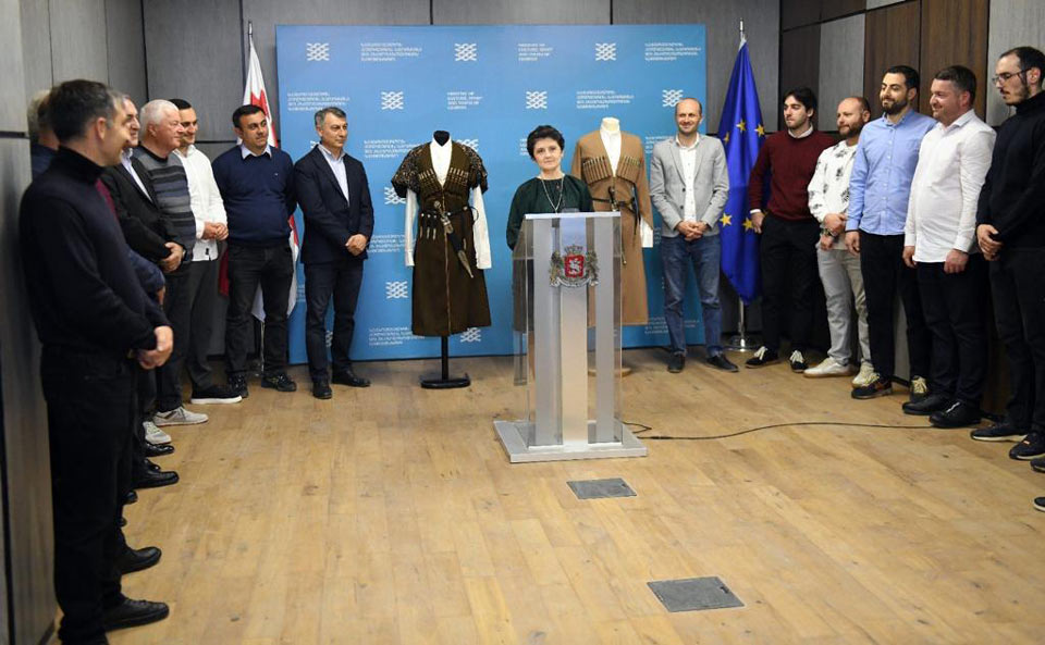 ანსამბლებს „გურჯაანსა“ და „შავნაბადას“ კულტურის სამინისტროსგან ახალი სასცენო სამოსი გადაეცა