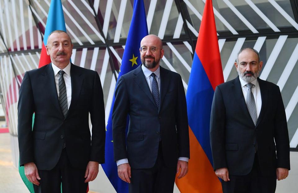 შარლ მიშელი აზერბაიჯანისა და სომხეთის ლიდერებთან შეხვედრის შესახებ ინფორმაციას ავრცელებს