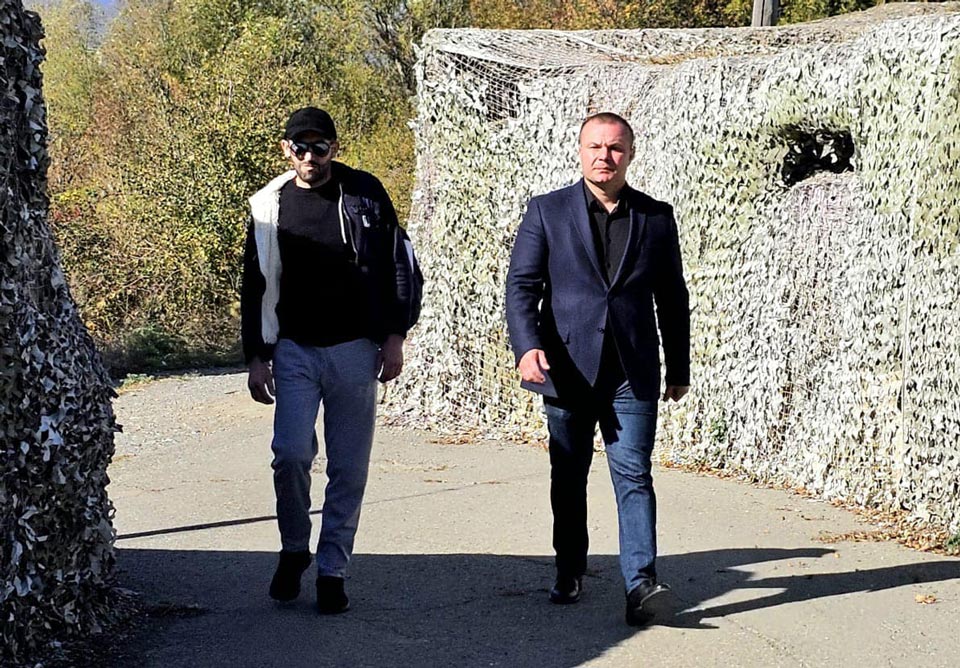 სუს-ი - რუსეთის საოკუპაციო ძალების მიერ ოკუპირებული ცხინვალის მიმდებარედ უკანონოდ დაკავებული არჩილ ბ