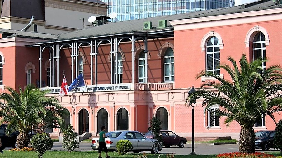 სამი მოსამართლის მოსაზრება - არ იკვეთება, რომ დაზიანდა საგარეო პოლიტიკა ან კონსტიტუციის უხეში დარღვე