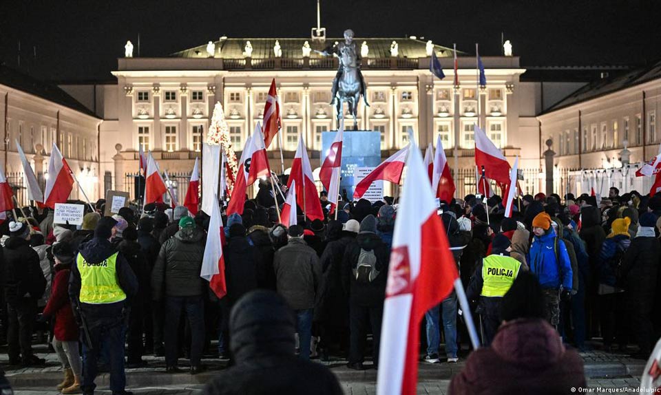 პოლონეთის პოლიციამ უფლებამოსილების ბოროტად გამოყენებისთვის მსჯავრდებული შინაგან საქმეთა ყოფილი მინის