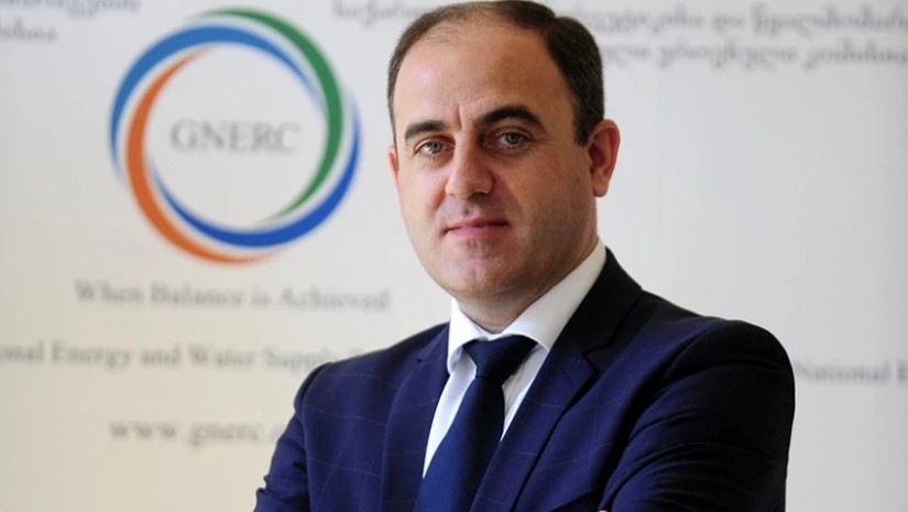 რამდენი საშტატო და შტატგარეშე თანამშრომელი ჰყავს ნარმანიას უწყებას?