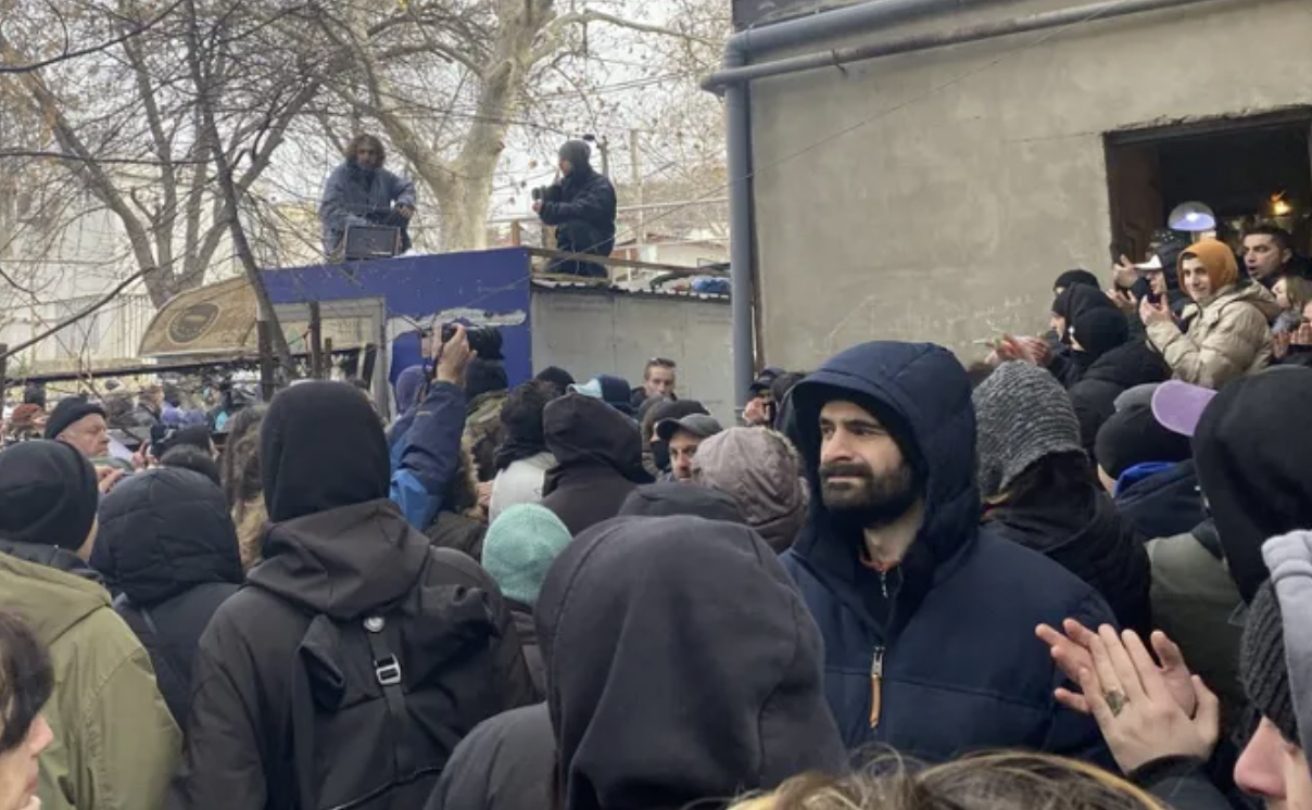 აღსრულების ეროვნულმა ბიურომ თბილისში, დადიანის ქუჩაზე, კაკიაშვილების ოჯახის გამოსახლება დროებით გადა