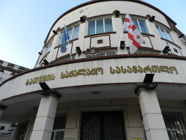 ბათუმის საქალაქო სასამართლომ ცეცხლსასროლი იარაღის და საბრძოლო მასალის მართლსაწინააღმდეგო შეძენა-შენა
