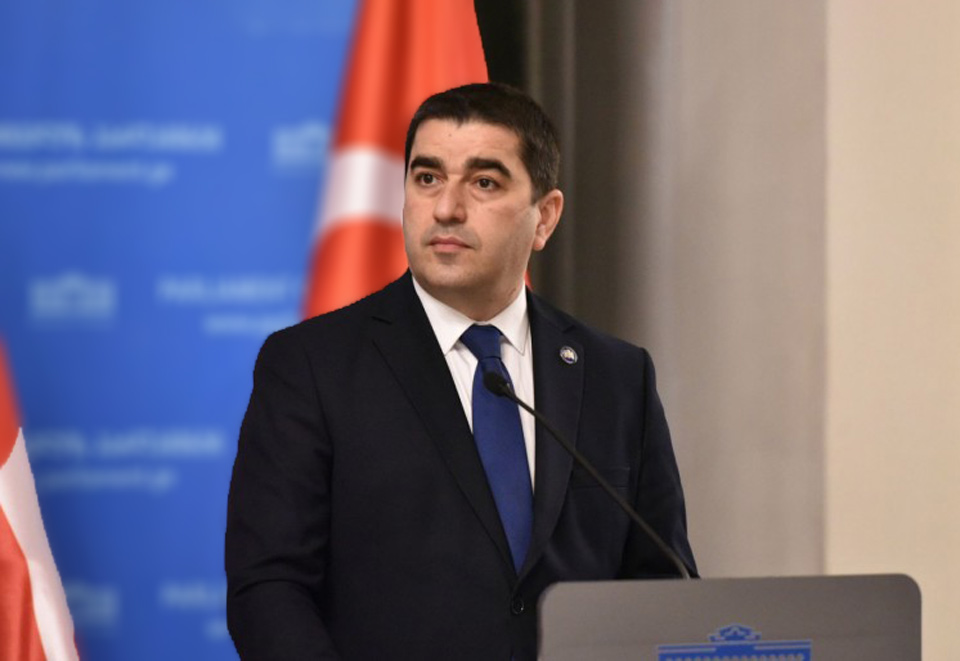 შალვა პაპუაშვილი გვარამია-ხოშტარია-ჯაფარიძის გაერთიანებაზე - „ფერი ფერსა, მადლი ღმერთსაო“ მათზეა ნათ