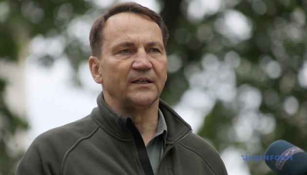 Sikorski addresses Musk over Starlink restrictions in Ukraine