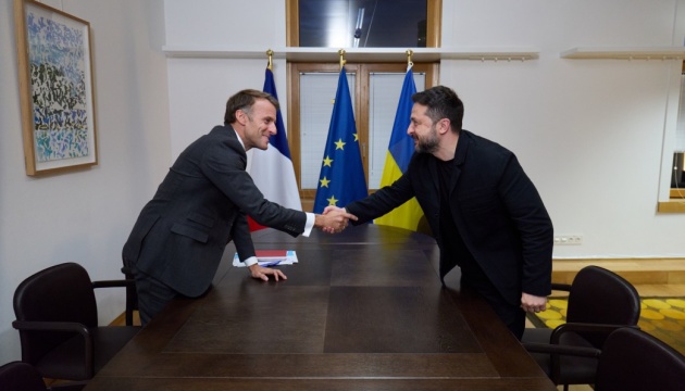 Zelensky, Macron discuss ways to counter Russian air attacks
